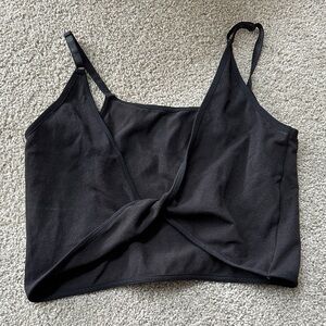 Mi Ami by Francesca’s Black Twist-Front Cropped Cami Top